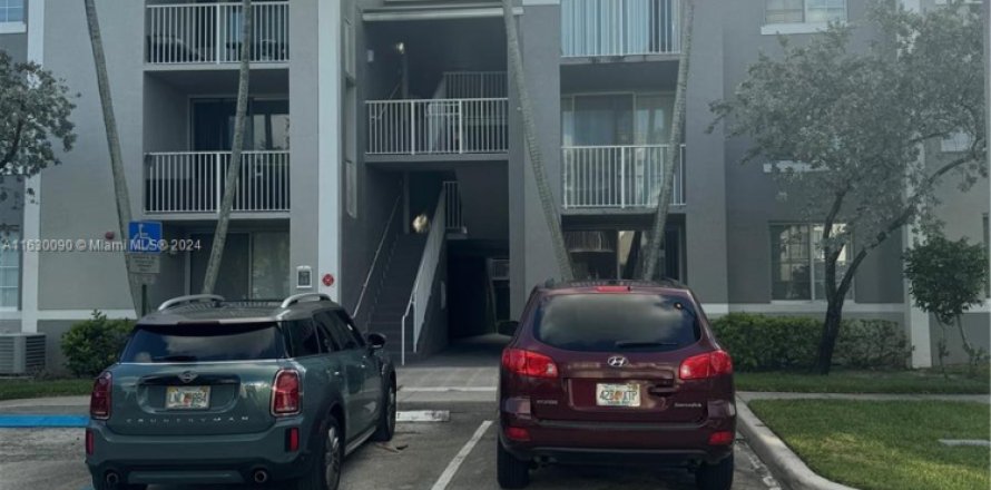 Кондоминиум с 2 спальнями в Пемброк-Пайнс, Флорида № 2013269