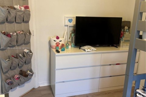 Купить кондоминиум в Пемброк-Пайнс, Флорида 2 спальни, 85.66м2, № 2013269 - фото 12