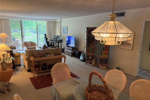 Condo in Pompano Beach, Florida, 3 bedrooms  № 1883799 - photo 9