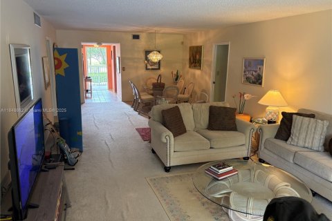 Condo in Pompano Beach, Florida, 3 bedrooms  № 1883799 - photo 8