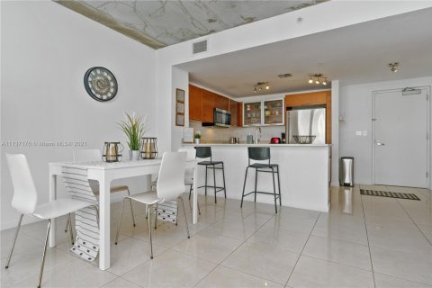 Condominio en alquiler en Miami, Florida, 1 dormitorio, 71.63 m2 № 1938107 - foto 10