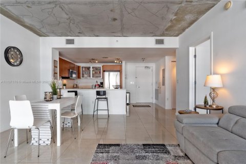 Condominio en alquiler en Miami, Florida, 1 dormitorio, 71.63 m2 № 1938107 - foto 8