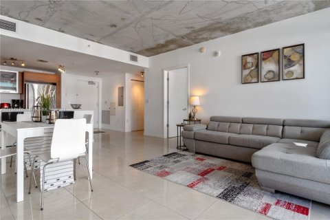 Condominio en alquiler en Miami, Florida, 1 dormitorio, 71.63 m2 № 1938107 - foto 7