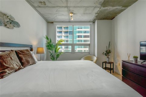 Condominio en alquiler en Miami, Florida, 1 dormitorio, 71.63 m2 № 1938107 - foto 17