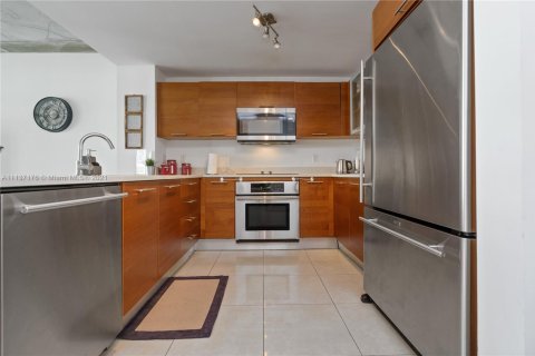 Condominio en alquiler en Miami, Florida, 1 dormitorio, 71.63 m2 № 1938107 - foto 2