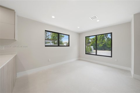 House in Miami, Florida 3 bedrooms, 220.46 sq.m. № 2066212 - photo 10