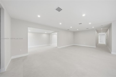 House in Miami, Florida 3 bedrooms, 220.46 sq.m. № 2066212 - photo 9