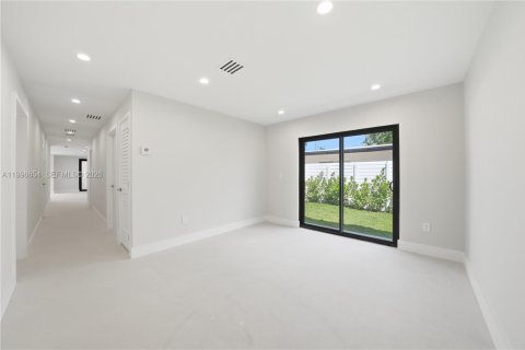 House in Miami, Florida 3 bedrooms, 220.46 sq.m. № 2066212 - photo 22