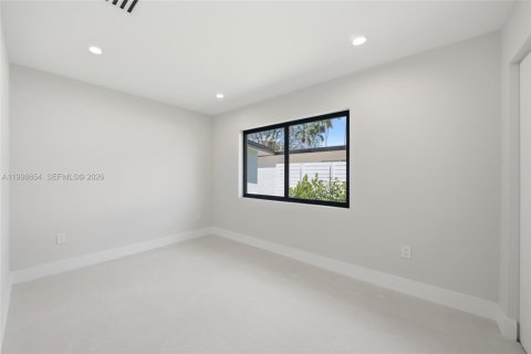 House in Miami, Florida 3 bedrooms, 220.46 sq.m. № 2066212 - photo 28