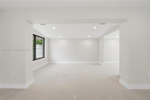 House in Miami, Florida 3 bedrooms, 220.46 sq.m. № 2066212 - photo 20
