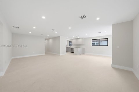 House in Miami, Florida 3 bedrooms, 220.46 sq.m. № 2066212 - photo 5