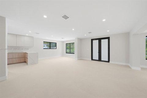 House in Miami, Florida 3 bedrooms, 220.46 sq.m. № 2066212 - photo 8