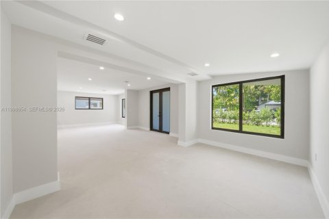 House in Miami, Florida 3 bedrooms, 220.46 sq.m. № 2066212 - photo 19