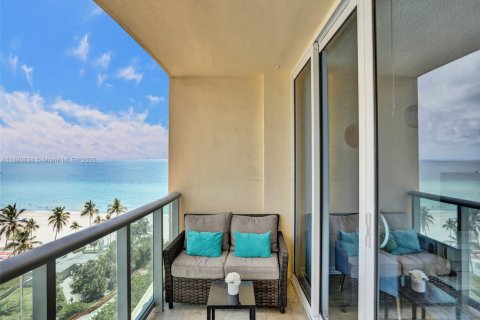 Copropriété à louer à Hollywood, Floride: 1 chambre, 69.21 m2 № 1929141 - photo 1