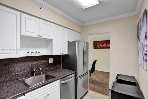 Copropriété à louer à Hollywood, Floride: 1 chambre, 69.21 m2 № 1929141 - photo 12