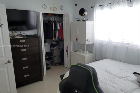 House in Miami, Florida 3 bedrooms, 150.5 sq.m. № 2066980 - photo 4