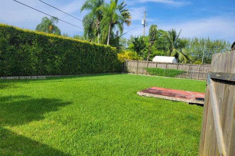 House in Miami, Florida 3 bedrooms, 150.5 sq.m. № 2066980 - photo 21