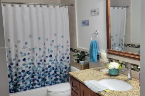 House in Miami, Florida 3 bedrooms, 150.5 sq.m. № 2066980 - photo 10