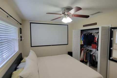 House in Miami, Florida 3 bedrooms, 150.5 sq.m. № 2066980 - photo 8