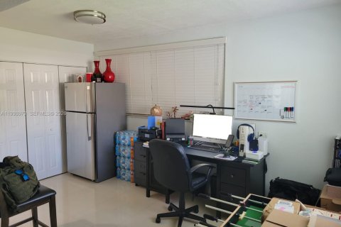 House in Miami, Florida 3 bedrooms, 150.5 sq.m. № 2066980 - photo 13