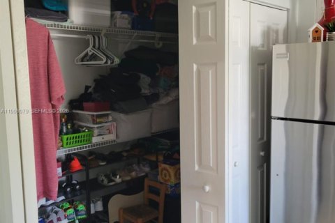 House in Miami, Florida 3 bedrooms, 150.5 sq.m. № 2066980 - photo 18