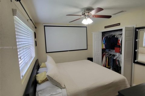 House in Miami, Florida 3 bedrooms, 150.5 sq.m. № 2066980 - photo 7