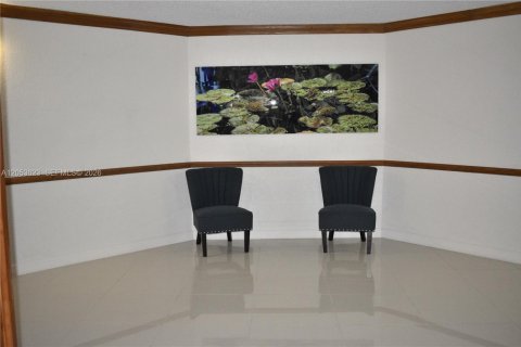 Copropriété à louer à Hallandale Beach, Floride: 1 chambre, 120.77 m2 № 2179642 - photo 27