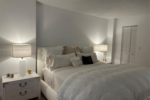 Copropriété à louer à Hallandale Beach, Floride: 1 chambre, 120.77 m2 № 2179642 - photo 11
