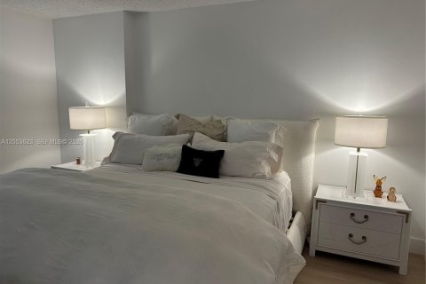 Copropriété à louer à Hallandale Beach, Floride: 1 chambre, 120.77 m2 № 2179642 - photo 12
