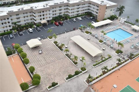 Copropriété à louer à Hallandale Beach, Floride: 1 chambre, 120.77 m2 № 2179642 - photo 17