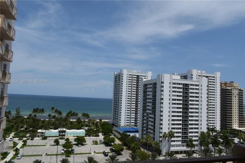 Copropriété à louer à Hallandale Beach, Floride: 1 chambre, 120.77 m2 № 2179642 - photo 15