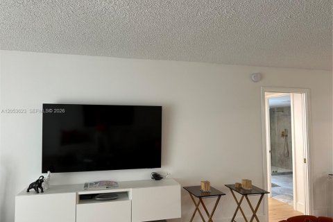 Copropriété à louer à Hallandale Beach, Floride: 1 chambre, 120.77 m2 № 2179642 - photo 13