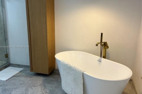Copropriété à louer à Hallandale Beach, Floride: 1 chambre, 120.77 m2 № 2179642 - photo 7