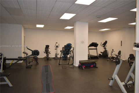 Copropriété à louer à Hallandale Beach, Floride: 1 chambre, 120.77 m2 № 2179642 - photo 23