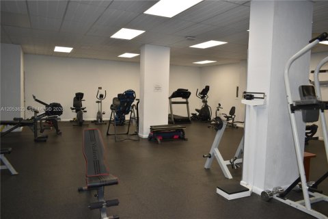 Copropriété à louer à Hallandale Beach, Floride: 1 chambre, 120.77 m2 № 2179642 - photo 22