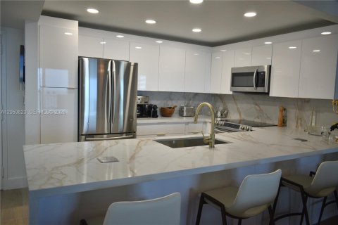 Copropriété à louer à Hallandale Beach, Floride: 1 chambre, 120.77 m2 № 2179642 - photo 3