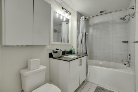 Condominio en venta en Miami, Florida, 2 dormitorios, 101.82 m2 № 2012931 - foto 23