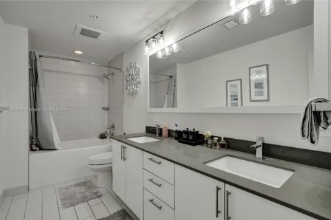 Condominio en venta en Miami, Florida, 2 dormitorios, 101.82 m2 № 2012931 - foto 18