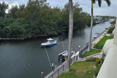 Condominio en venta en Pompano Beach, Florida, 2 dormitorios, 166.02 m2 № 2047738 - foto 26