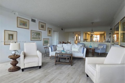 Condominio en venta en Pompano Beach, Florida, 2 dormitorios, 166.02 m2 № 2047738 - foto 8