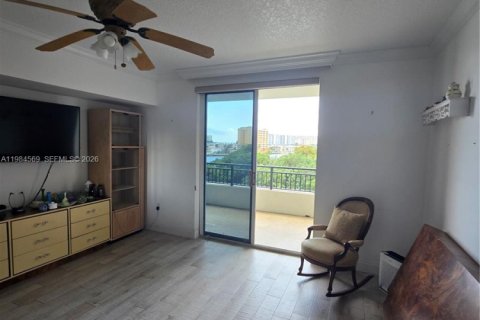 Condominio en venta en Pompano Beach, Florida, 2 dormitorios, 166.02 m2 № 2047738 - foto 21