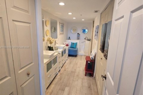 Condominio en venta en Pompano Beach, Florida, 2 dormitorios, 166.02 m2 № 2047738 - foto 13