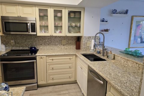 Condominio en venta en Pompano Beach, Florida, 2 dormitorios, 166.02 m2 № 2047738 - foto 7