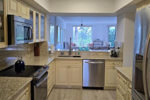 Condominio en venta en Pompano Beach, Florida, 2 dormitorios, 166.02 m2 № 2047738 - foto 6