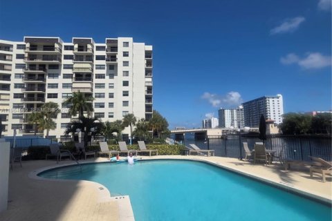 Condominio en venta en Pompano Beach, Florida, 2 dormitorios, 166.02 m2 № 2047738 - foto 30