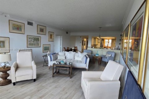 Condominio en venta en Pompano Beach, Florida, 2 dormitorios, 166.02 m2 № 2047738 - foto 10