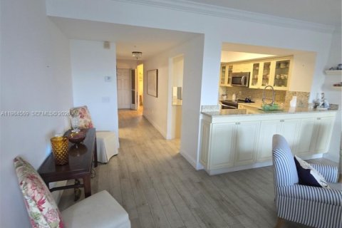 Condominio en venta en Pompano Beach, Florida, 2 dormitorios, 166.02 m2 № 2047738 - foto 12