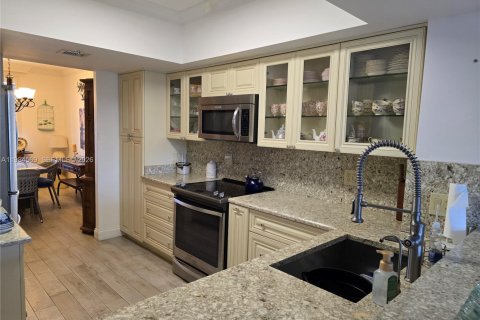 Condominio en venta en Pompano Beach, Florida, 2 dormitorios, 166.02 m2 № 2047738 - foto 5