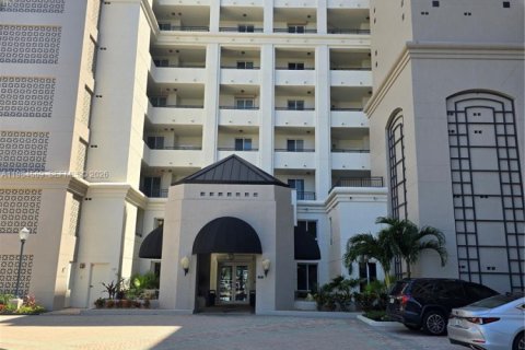 Condominio en venta en Pompano Beach, Florida, 2 dormitorios, 166.02 m2 № 2047738 - foto 3