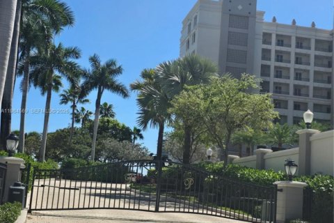 Condominio en venta en Pompano Beach, Florida, 2 dormitorios, 166.02 m2 № 2047738 - foto 2
